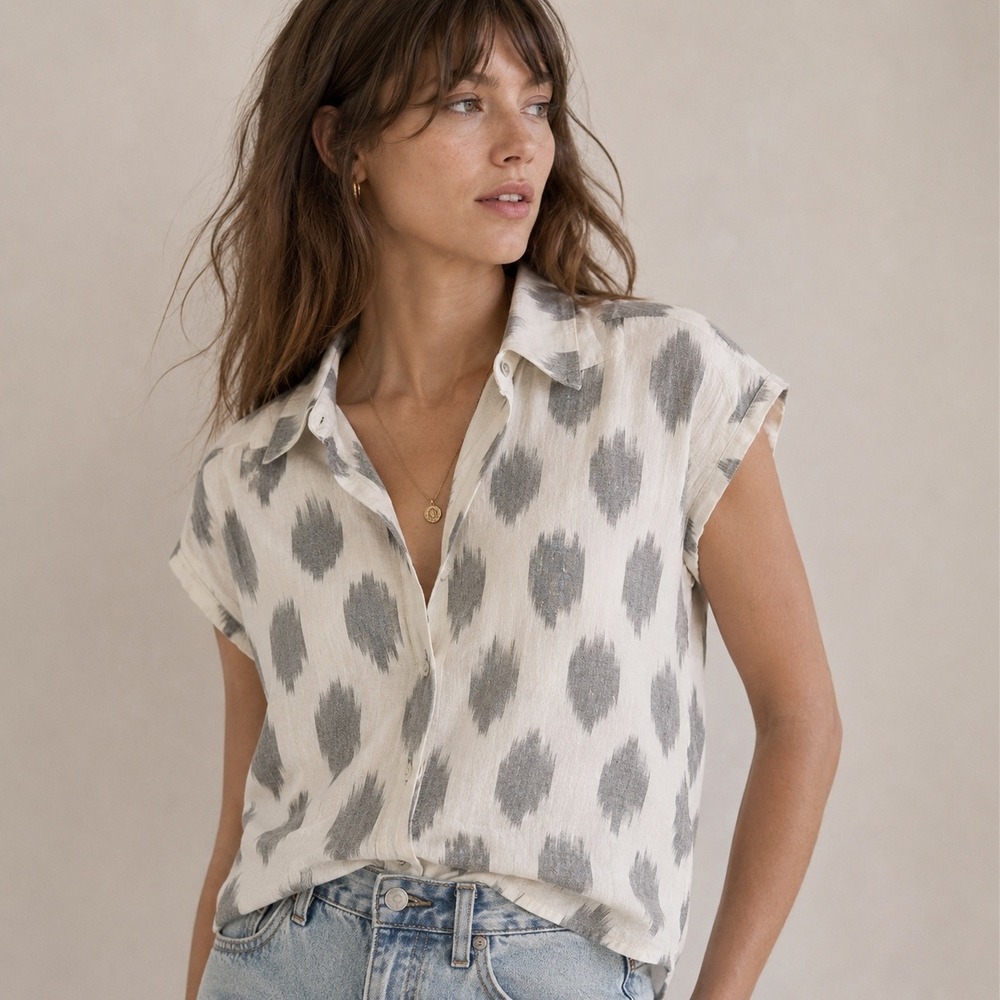 The Odells Button Down Top Women XS White Grey Ikat Print Cotton Cap Sleeve